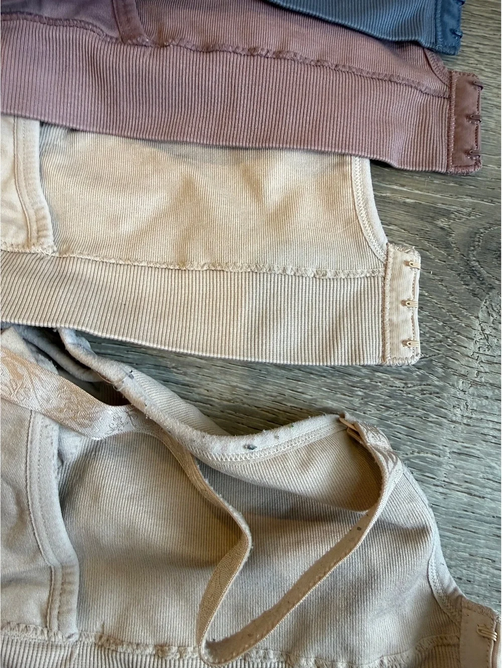 (4) Kindred Braverly Sublime Hands-Free Pumping & Nursing Bra- Regular (B-D) / M